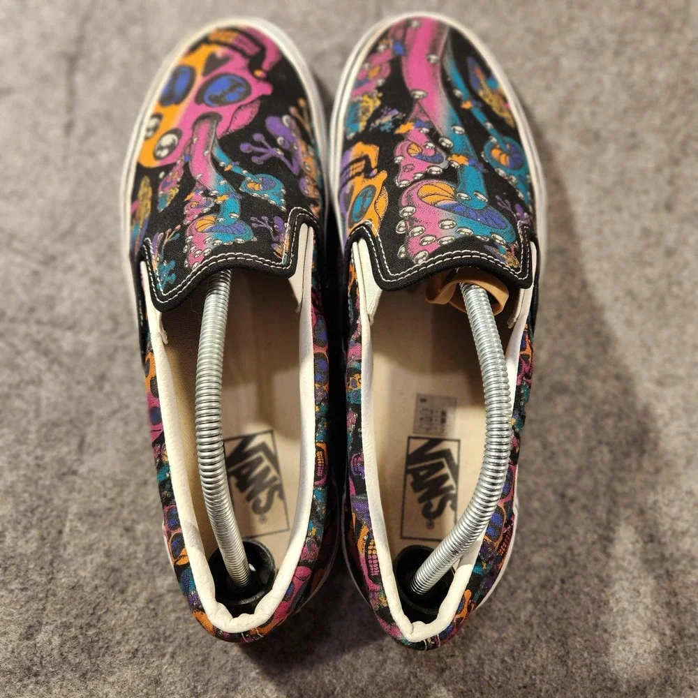 Vans Classic Slip On Shoes Mens‎ Black Multicolor Skull Mushroom Print Canvas